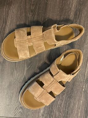 Ugg goldenstar strap gladiator fisherman platform sandals in size 11